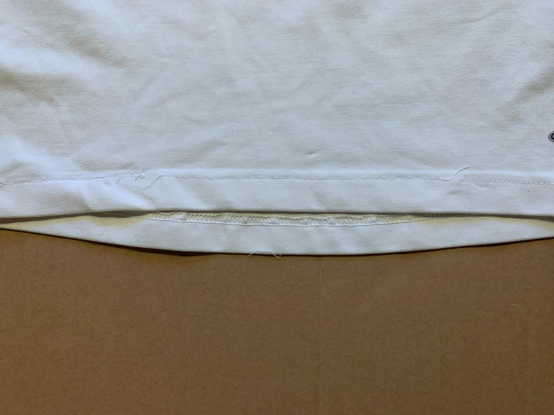 Adidas Top: Adidas ärmelloses weißes Oberteil – Usato da Chalais venduto da Decoarts.art 4