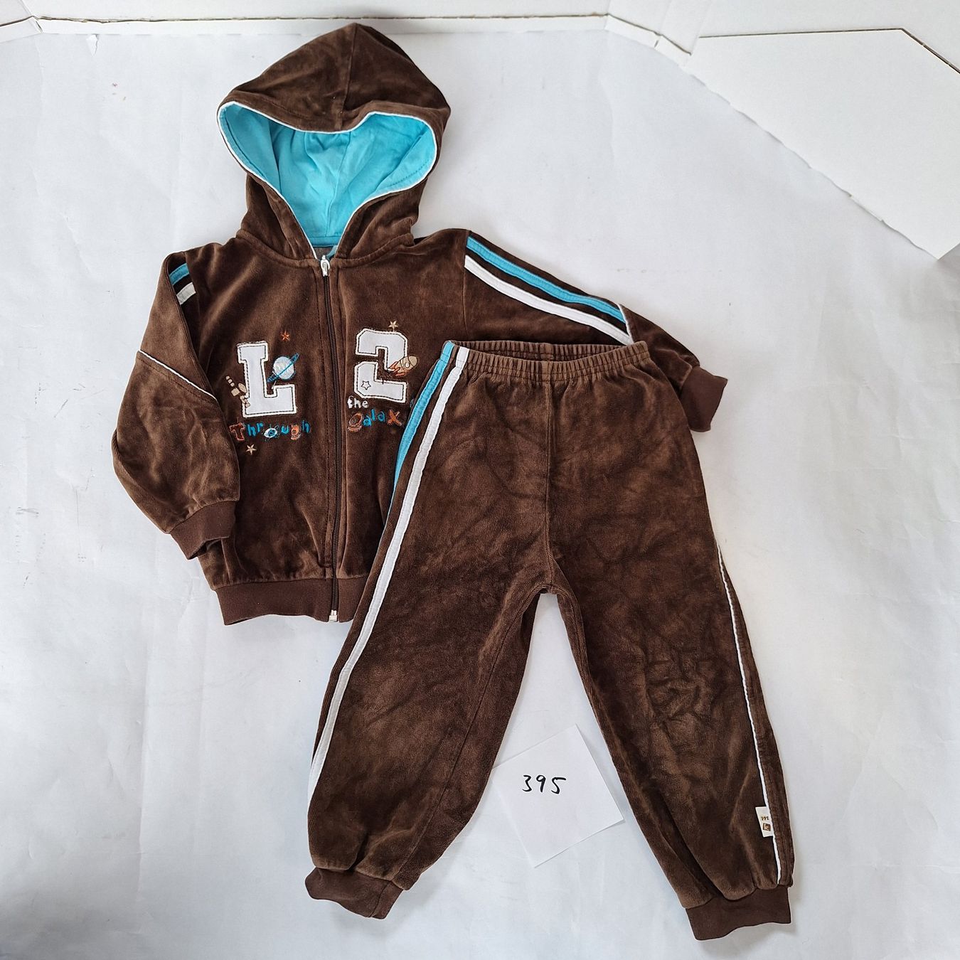 Lotti & Set di vestiti: Trainer Samt Kleinkind 98 – Usato da Chur venduto da copino