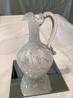 Carafe ancienne en verre soufflé, anse torsadée