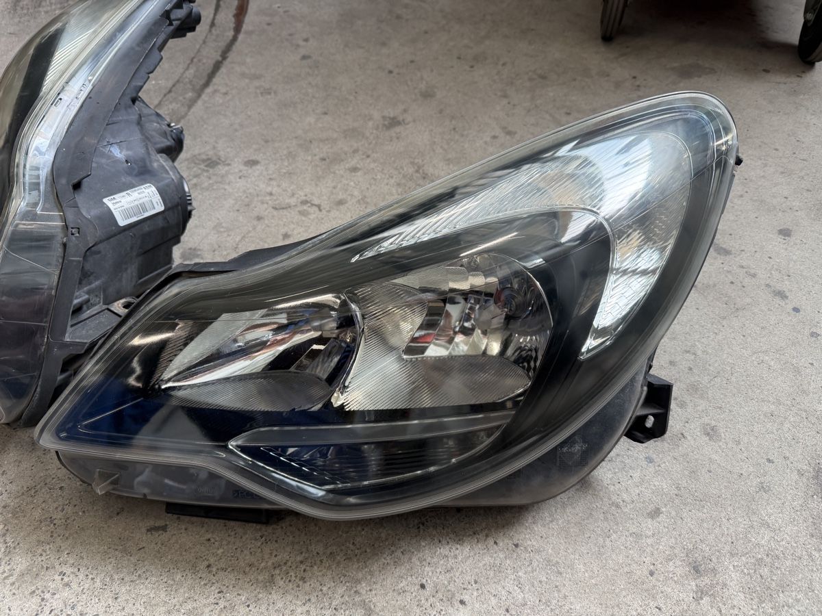 Opel Tutti pezzi di ricambio auto: Opel Corsa D Scheinwerfer – Usato da Schaffhausen venduto da sabdiu 1