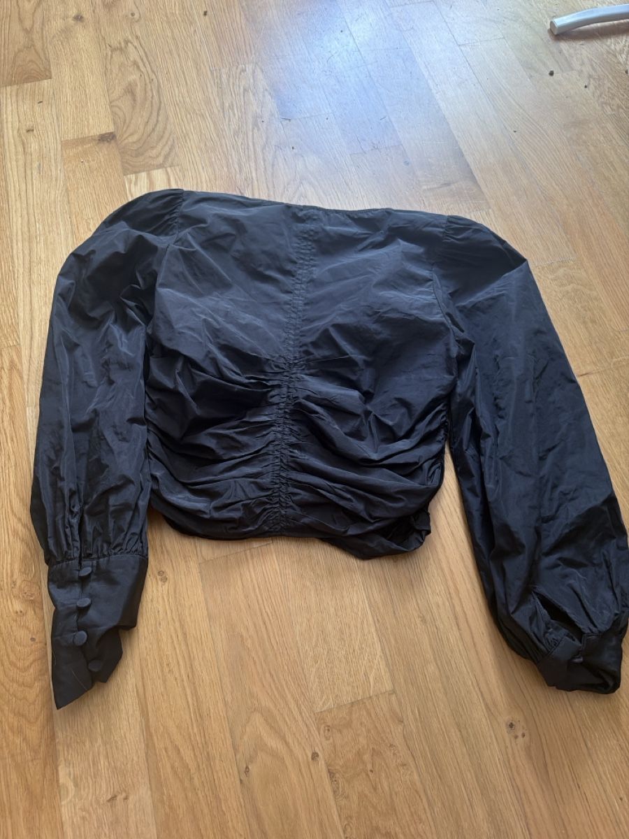 Zara Top: Haut noir ZARA  – Usato da Le Locle venduto da Mayd_h 1