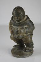 Inuit Skulptur signiert Johnny Manumi – Stein – 14 cm