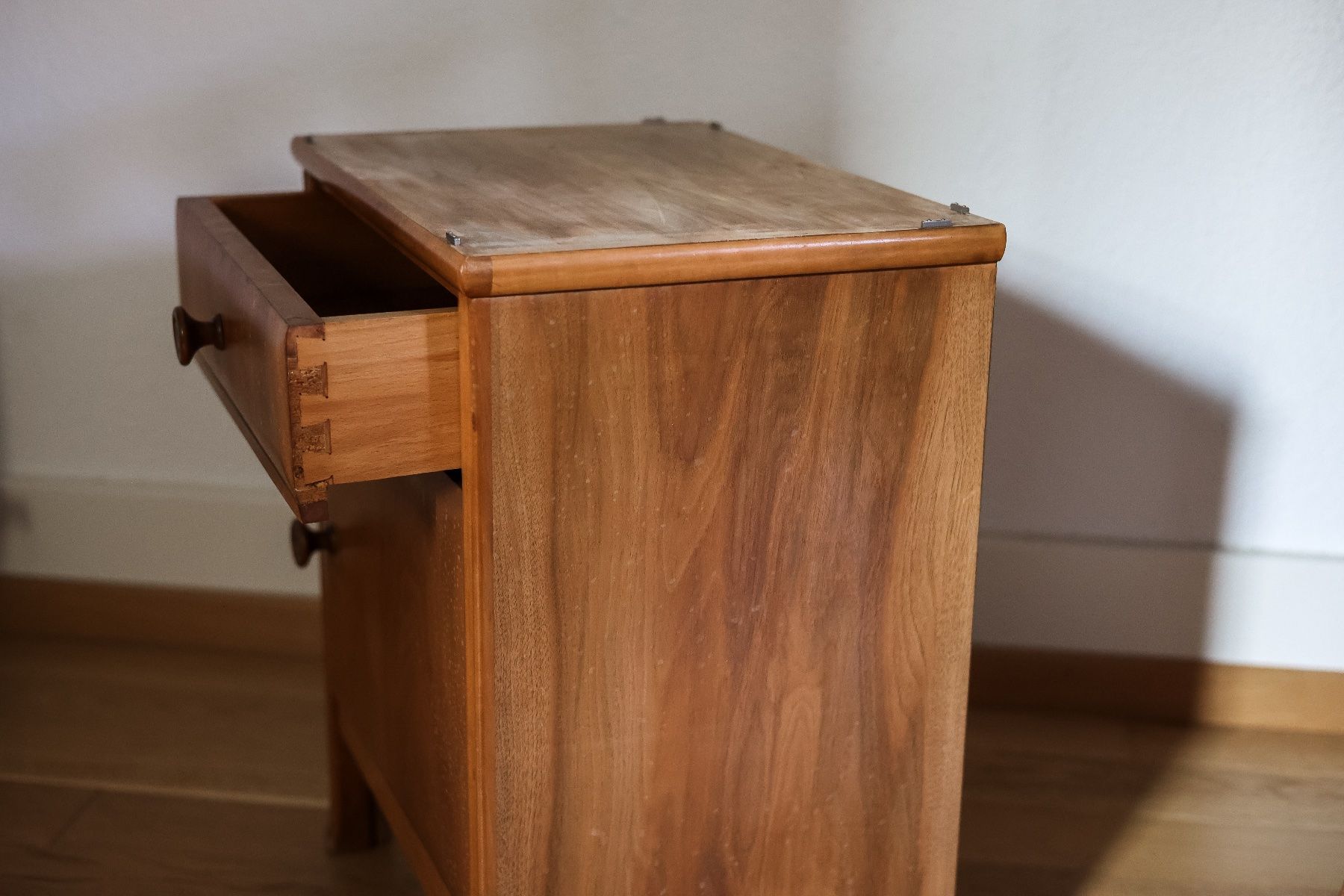 Tables de nuit: Kommode / Nachttisch – D'occasion à Bern par QualitySecondHand 1