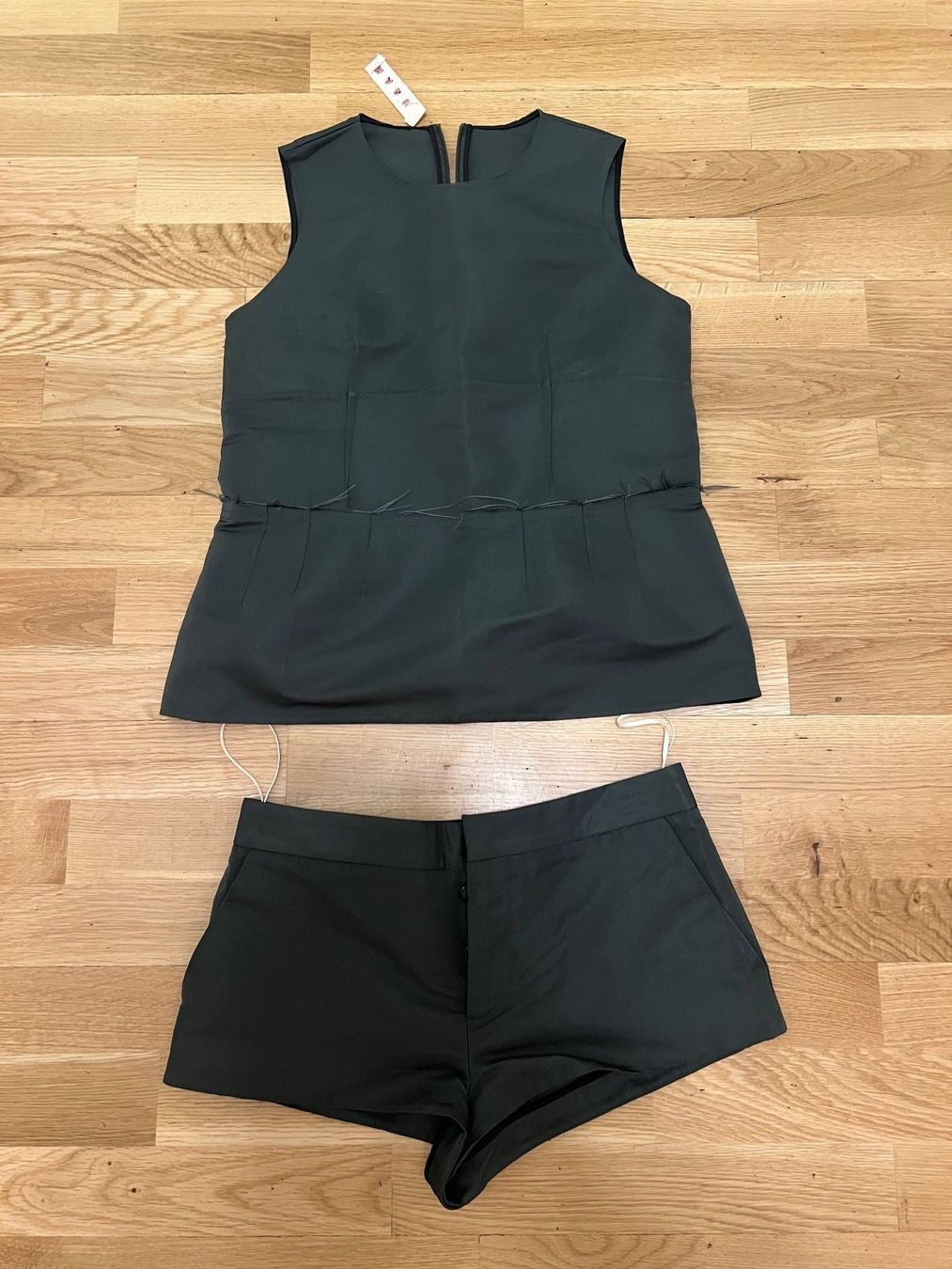 Completi & Tailleur: MARNI Set Anzug Suit Shorts Top Gr 40 – Usato da Ebmatingen venduto da dartim