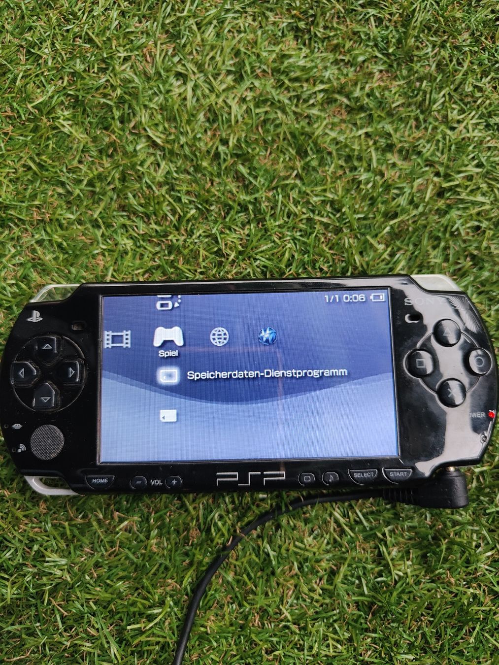 Sony Console: Sony PSP 2004 mit 6 Spielen, Ladegerät. – Usato da Thun venduto da wol_krx6