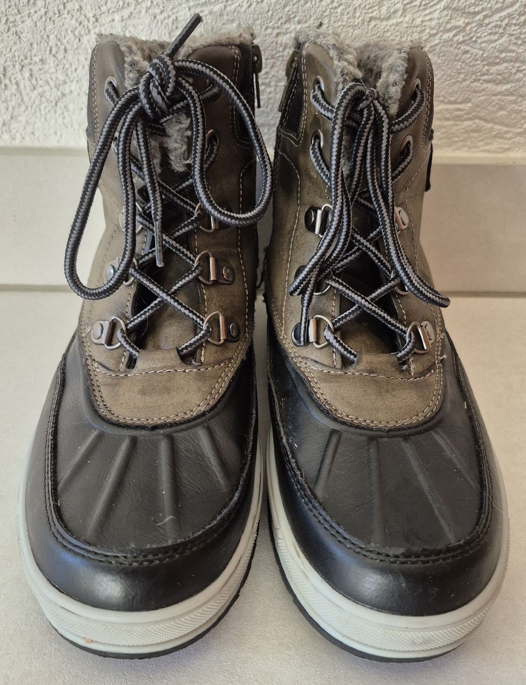 Schuhe für Jungen: Bottines neige pointure 39 – Neu (gemäss Beschreibung) aus Vouvry von Arwenne 1