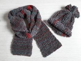 Schnäppli-Set!  Neuer Schal + Mütze gestrickt  ab 1.--