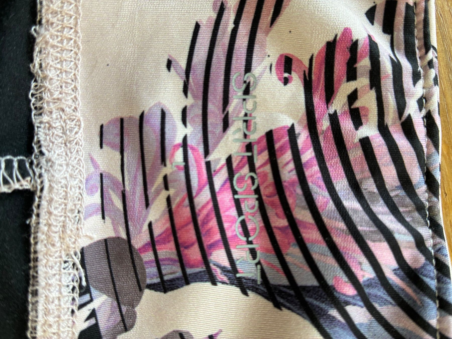Esprit Leggings: Legging sport Esprit multicolore taille L – Usato da Confignon venduto da Gd8 2