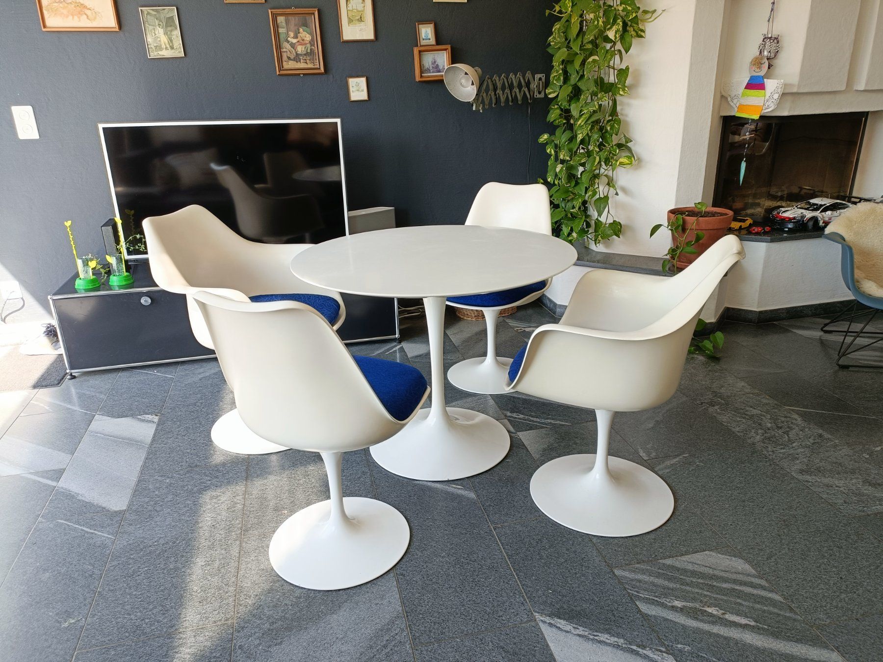 Knoll Set di tavolo e panche: Knoll Saarinen Set – Usato da Schmitten FR venduto da oldtimer82