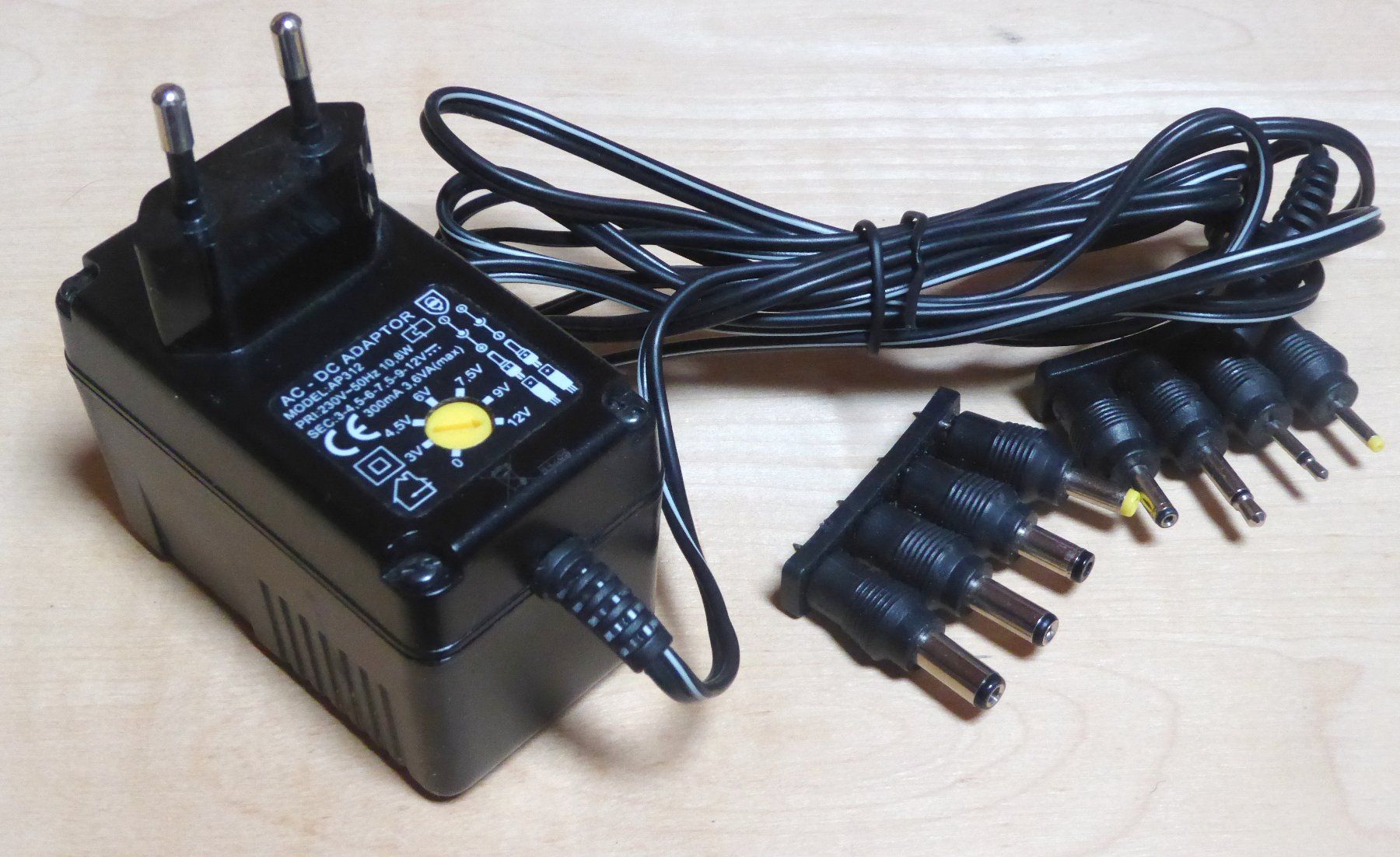 Elettrotecnica: Netzgerät, AC-C`DC Adapter,  ANSMANN, Regulator 3-12 V – Nuovo (secondo la descrizione) da Lenk im Simmental venduto da Ruedauph