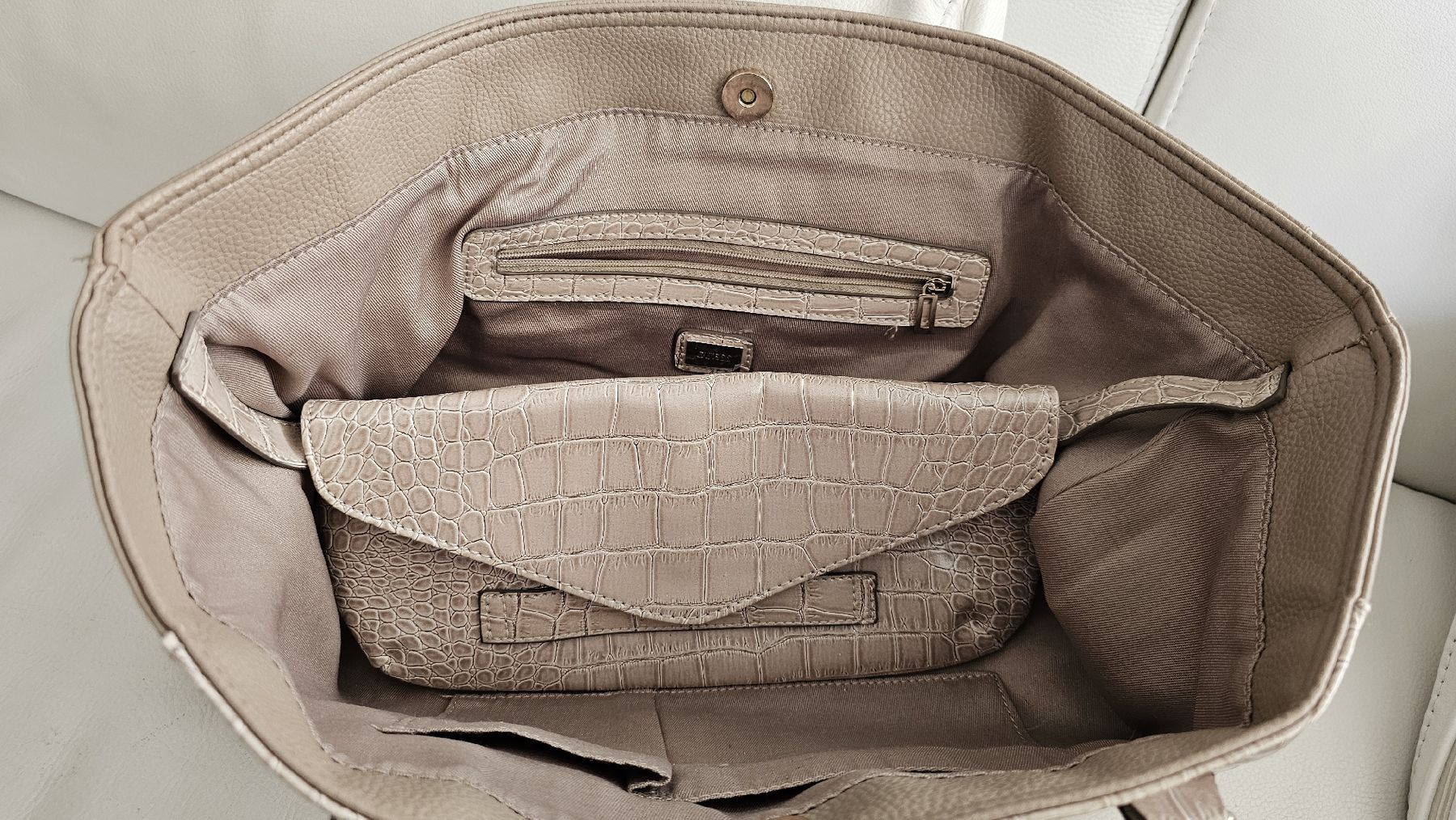 Guess Taschen für Damen: Edle GUESS Handtasche in Beige Kroko-Optik & inkl. Pochette – Neu (gemäss Beschreibung) aus Freienstein von pat_flx2 4