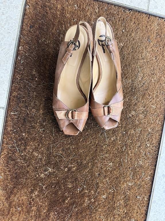 Scarpe da donna: Bata Schuhe 38, echt Leder – Usato da Seltisberg venduto da gul_wv9k 2