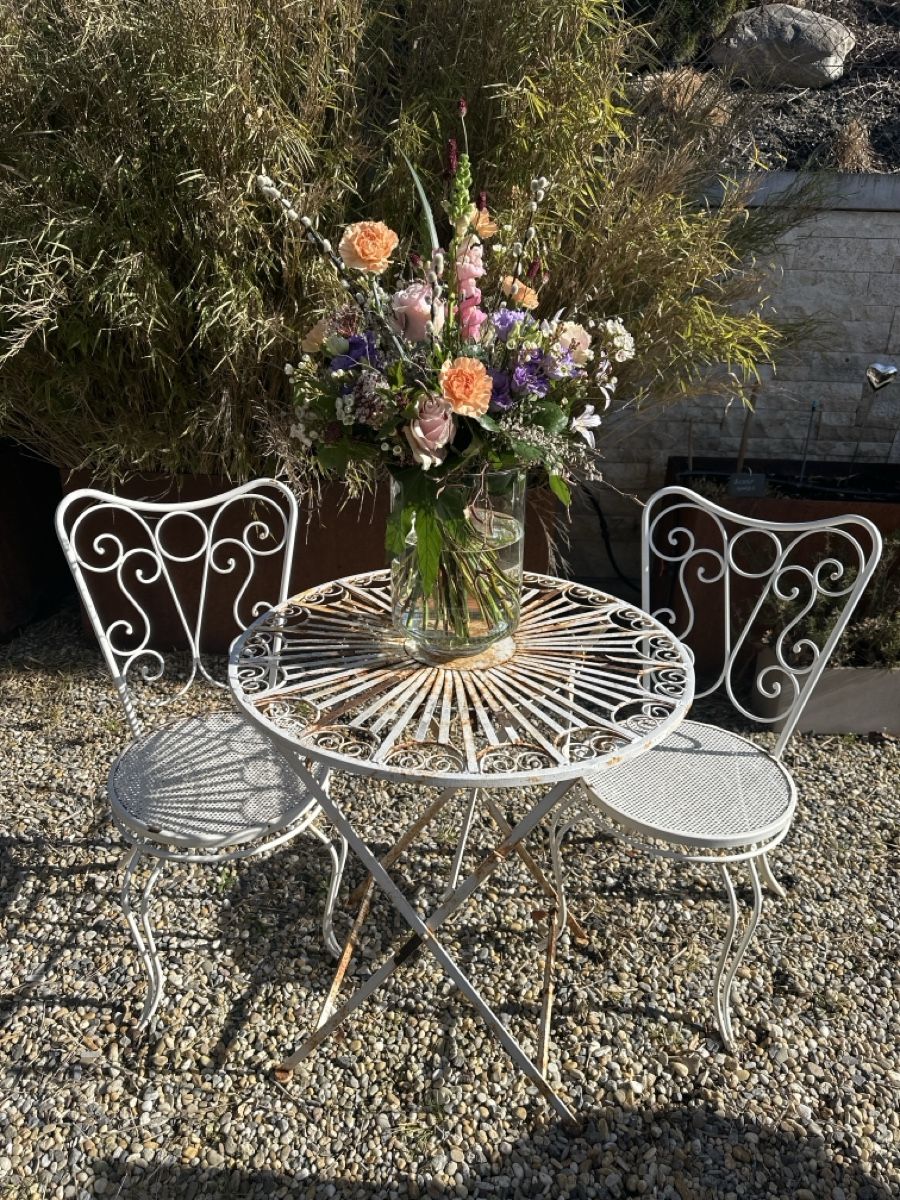 Set di tavolo e panche: Gartentisch-Set, Vintage Eisen, Tisch mit 2 Stühlen – Usato da Chur venduto da Renibe
