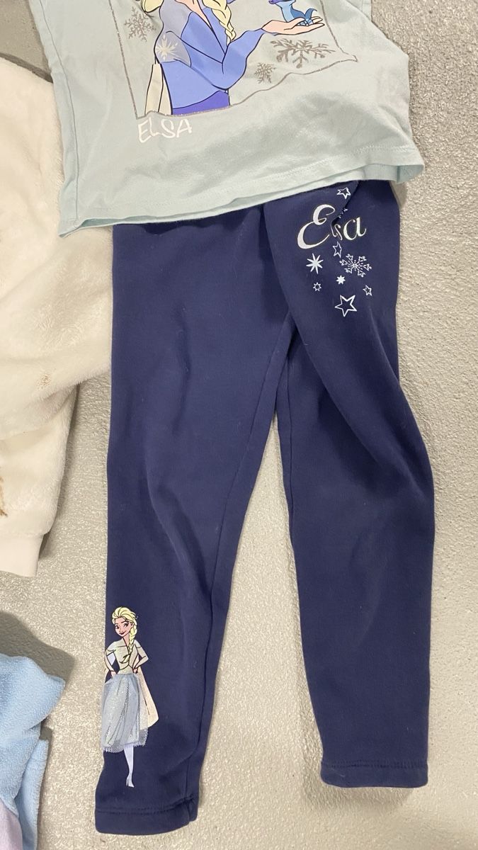 Lotti & Set di vestiti: Elsa Kleider Set 5-6 Jäjrig – Usato da Beinwil (Freiamt) venduto da Akgeun 1