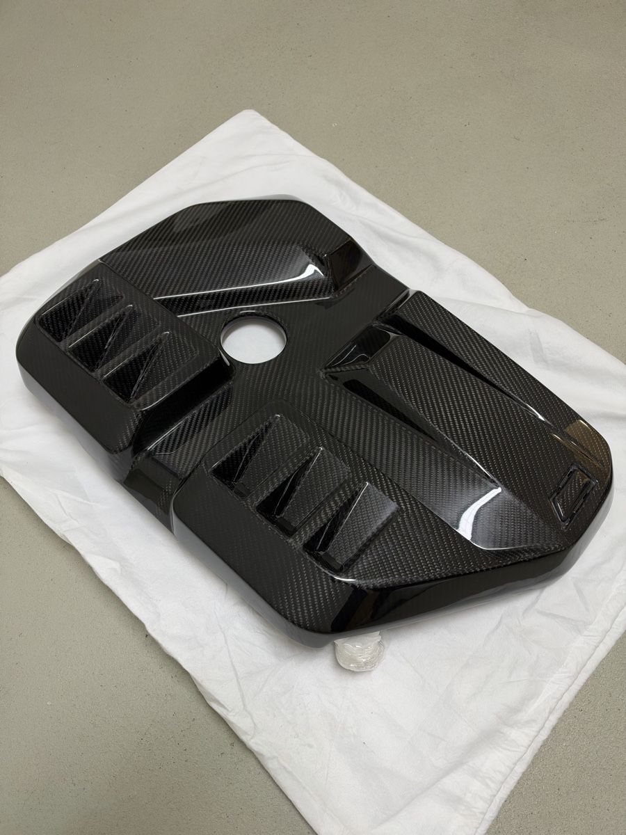 BMW Sonstiges Fahrzeugzubehör: BMW M Carbon Motorabdeckung – Neu und originalverpackt aus Fislisbach von Jale_31