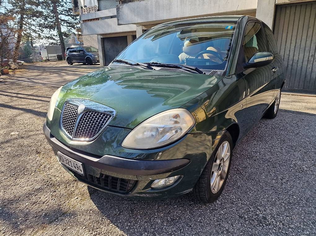Automobili: Lancia Ypsilon 1.4 16v platino  – Usato da Lausanne venduto da manolete85