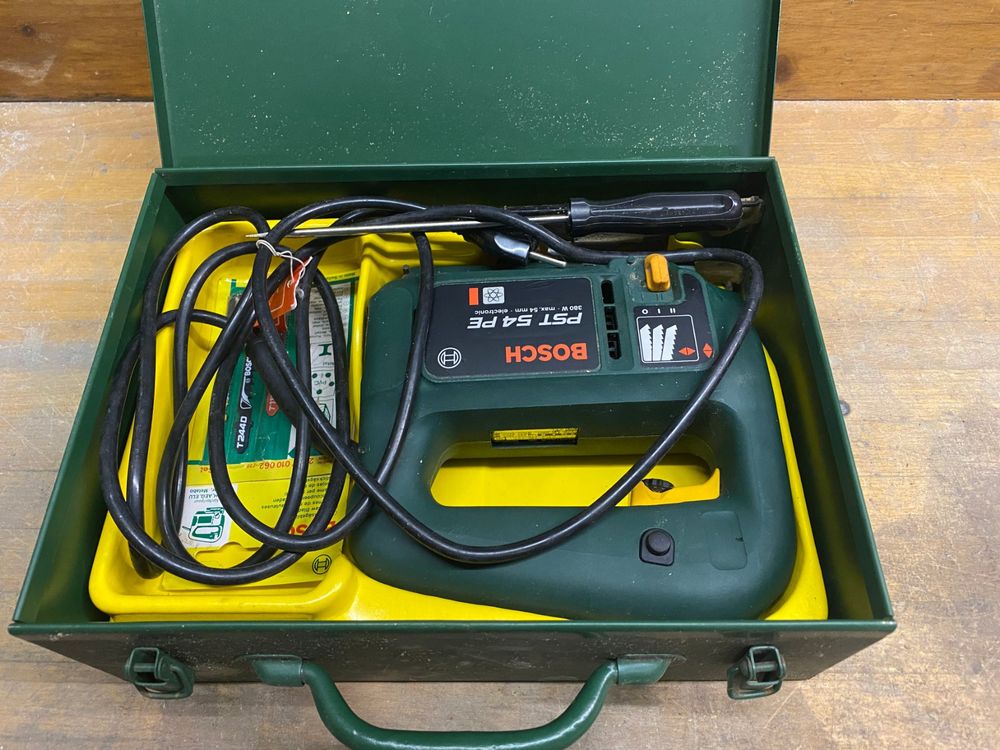 Stichsäge Bosch PST 54 PE mit Metallkoffer und Zubehör | Kaufen auf Ricardo