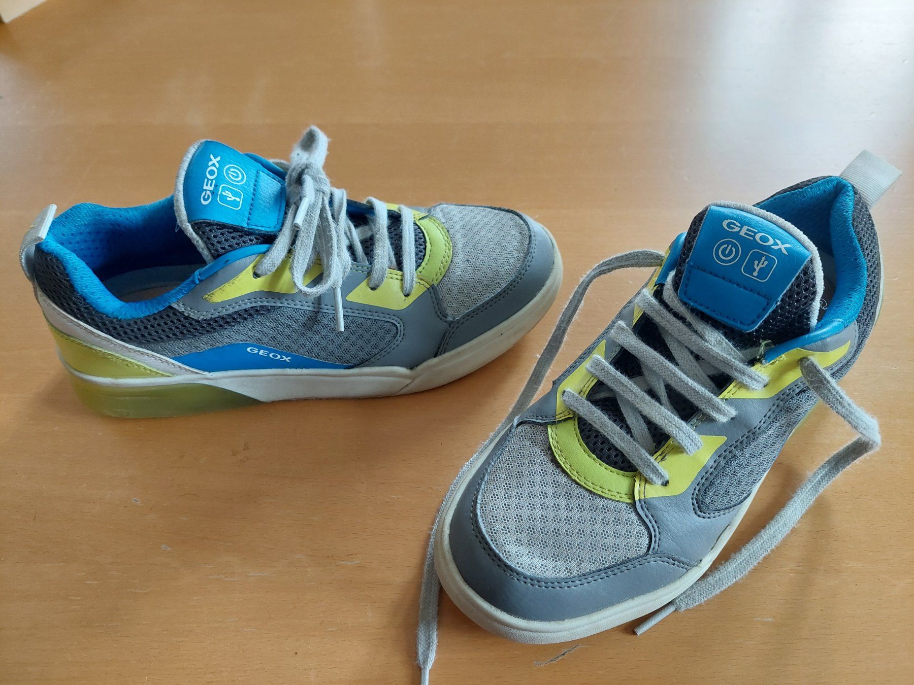 Geox Scarpe per ragazzi: Geox Respira Sneaker   Gr.37 – Usato da Zürich venduto da meymano 2