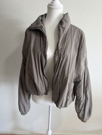 Oysho leichte Windbreaker Jacke Taupe – Grösse M