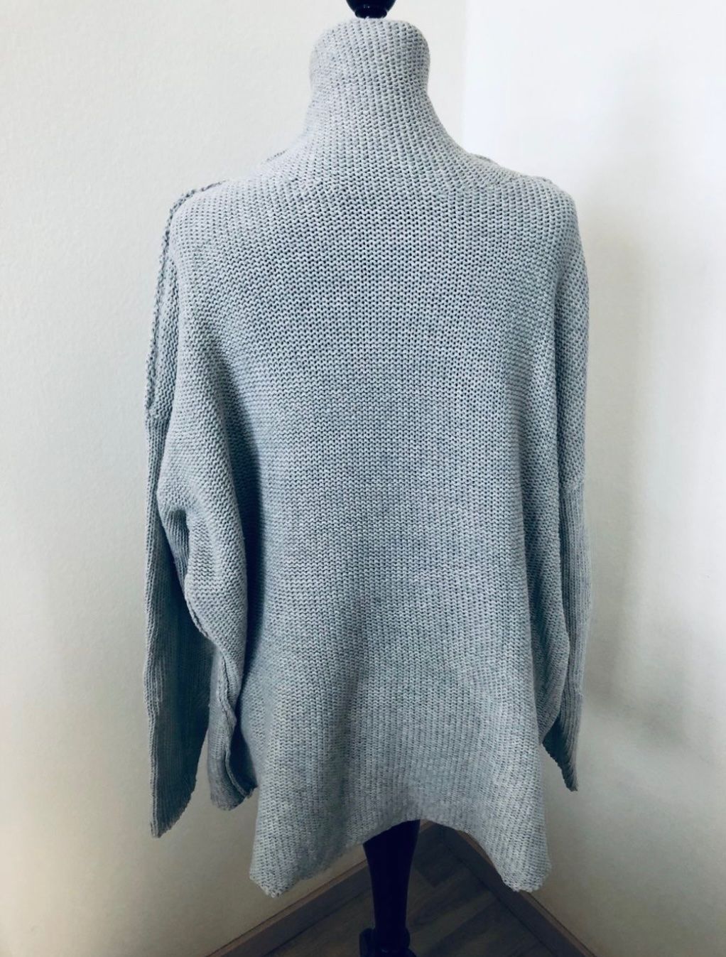 Maglioni & Felpe: Grauer Strickpullover mit Rollkragen - Kuschelig warm! – Usato da Muensingen venduto da drleevsy 1