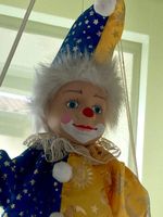 Pierrot auf Schaukel