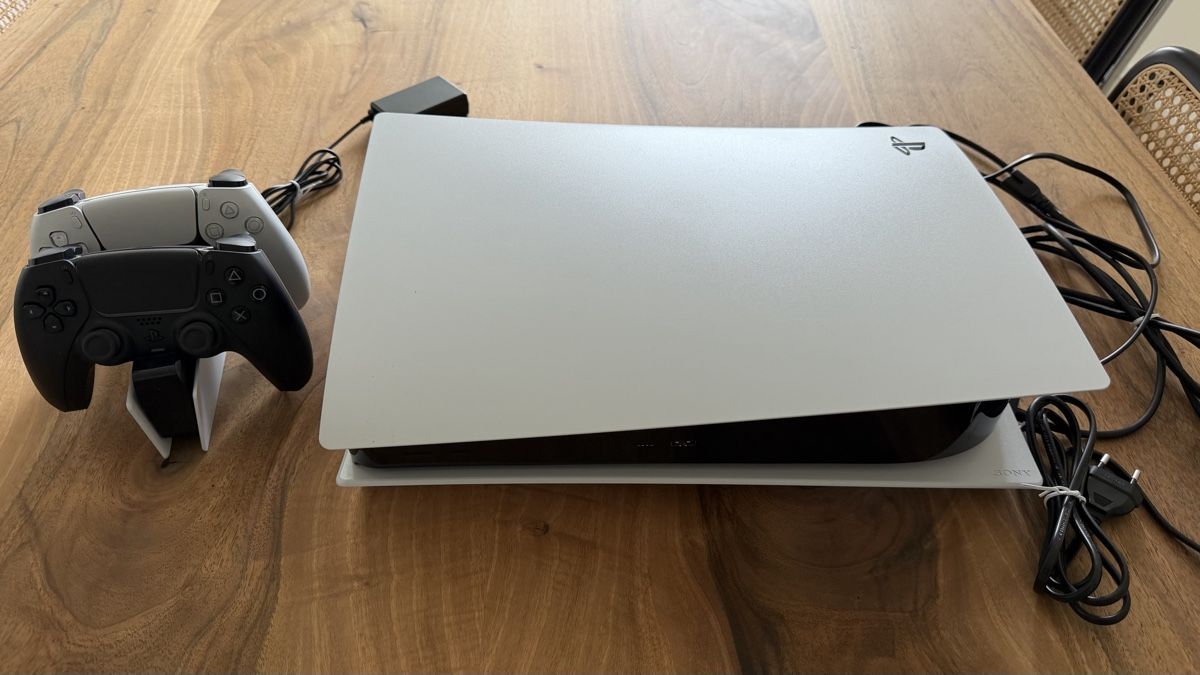 Sony Console: PlayStation 5 Disk (2 controllers + DualSense) – Usato da Zürich venduto da freez303 2