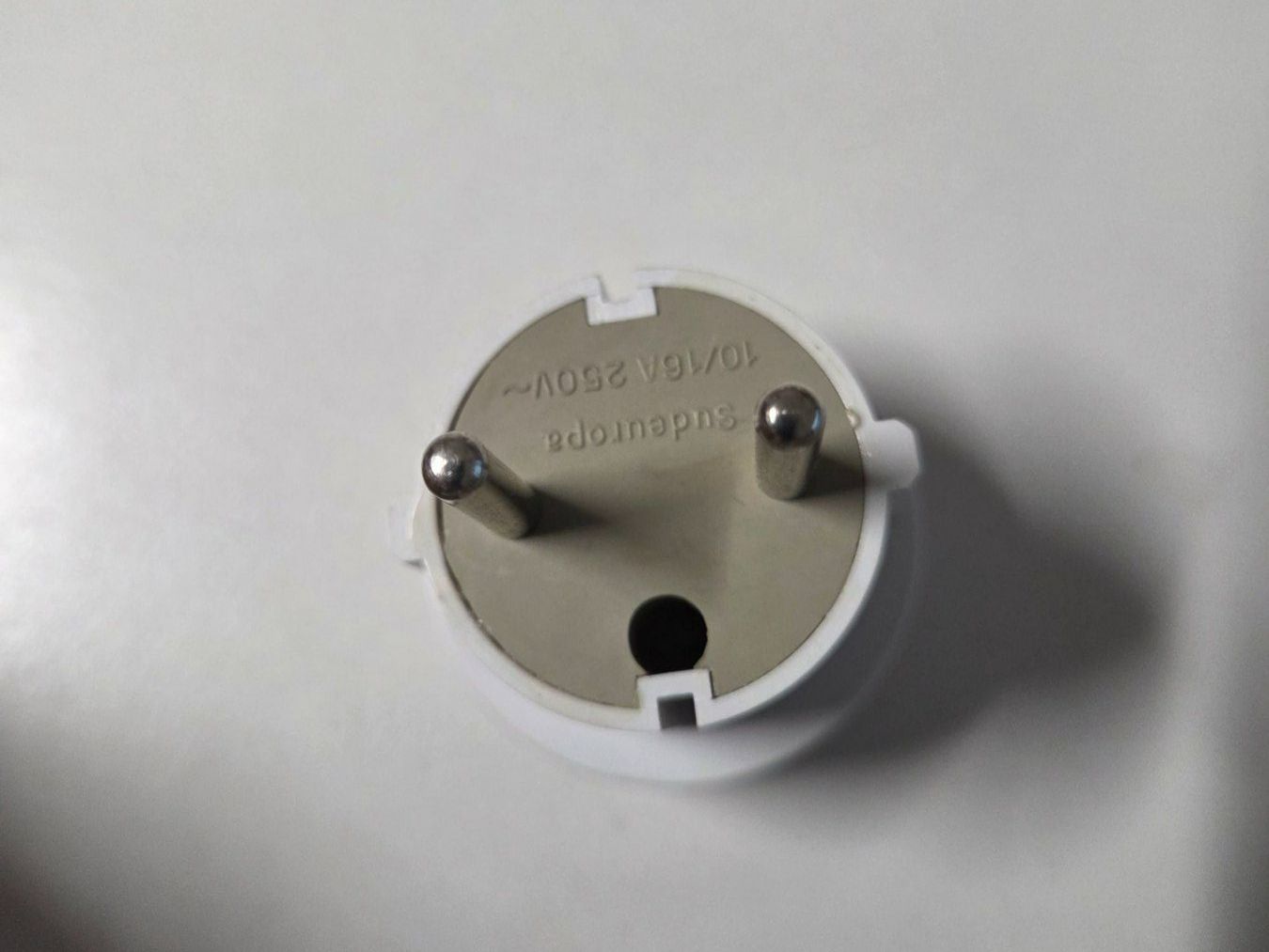 Laufwerke & Adapter: Reiseadapter EU – Gebraucht aus Zürich von Alibaba1234 1