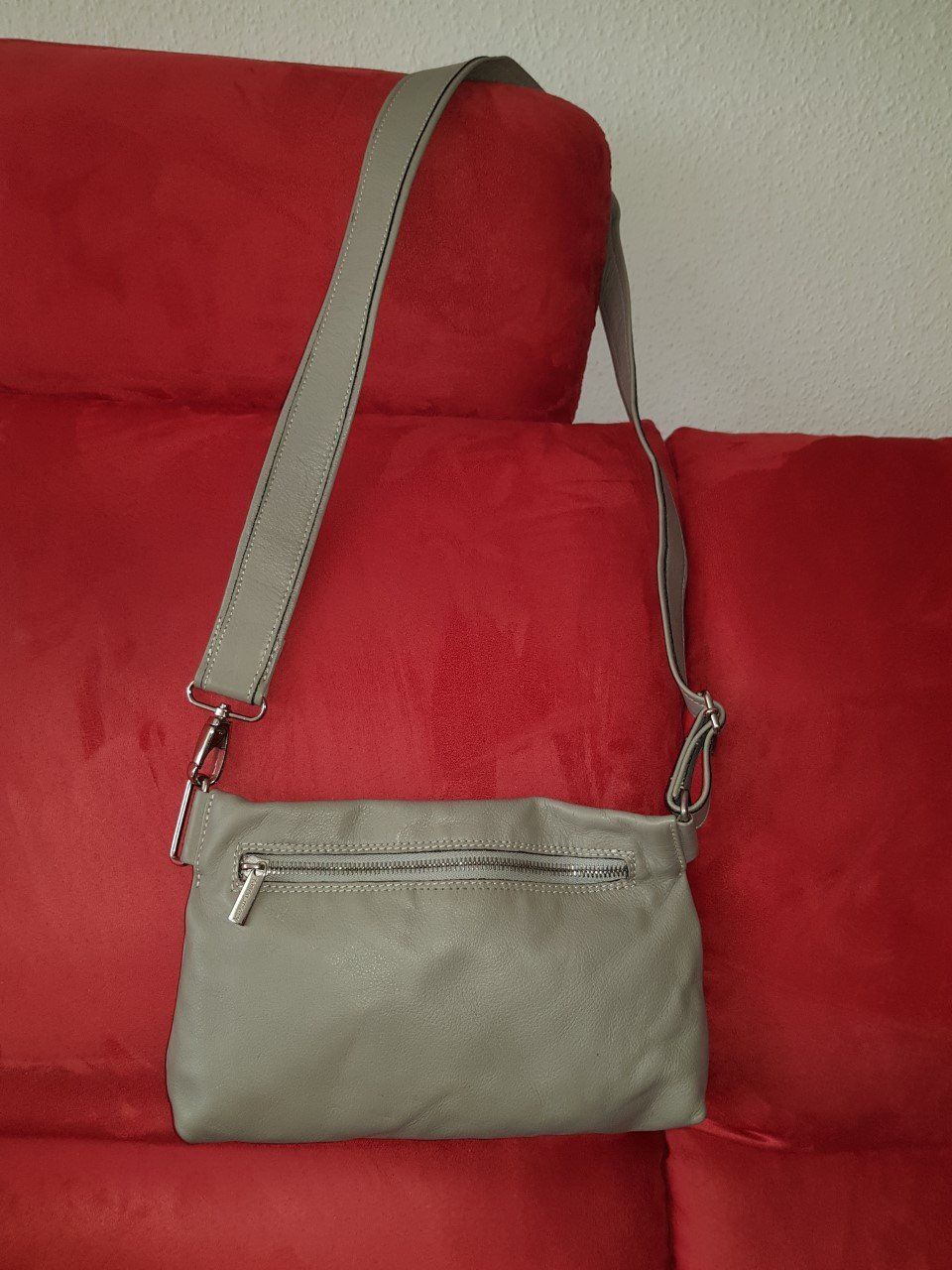 Borse da donna: Klein Basel Leder Handtasche/Umhängetasche – Usato da Basel venduto da chien008