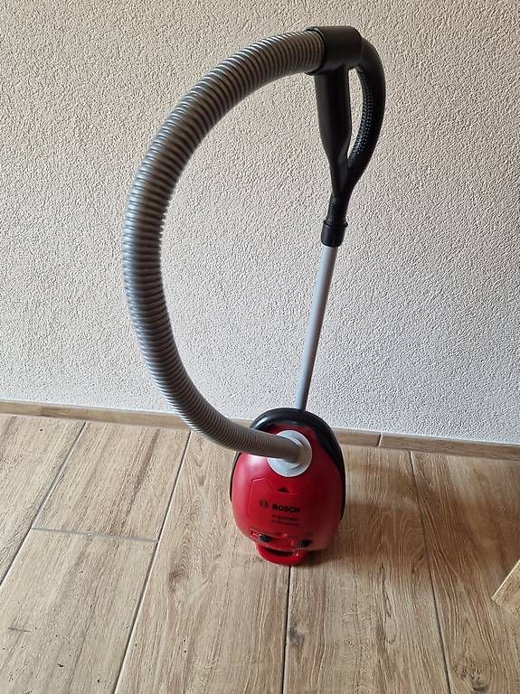 Aspirateurs & Accessoires: Bosch Staubsauger – D'occasion à Netstal par sh_ae