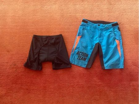 Fahrradhose Cube mit Innenhose, Grösse für ca 8jährige