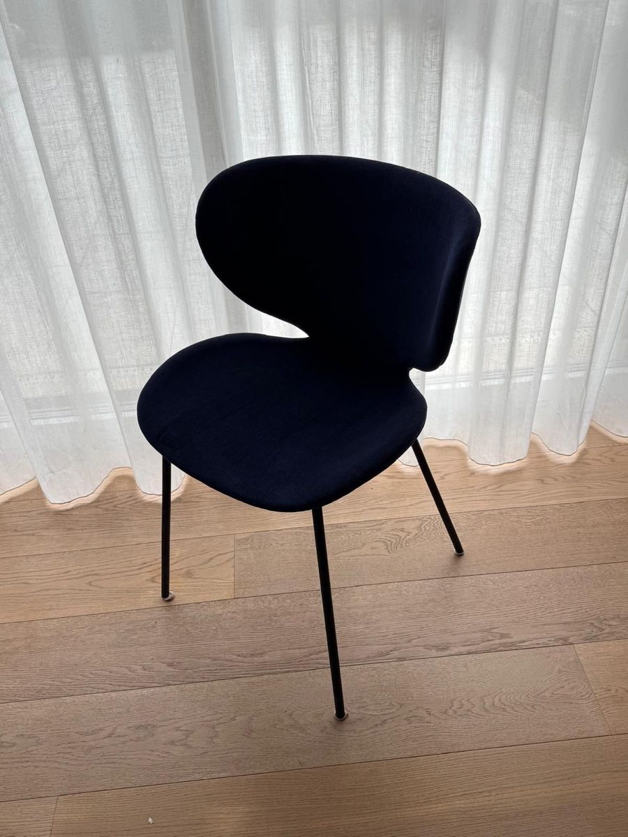 Boconcept Sofas: BoConcept Osaka Sofa + 10 Hamilton Stühle – Designermöbel – Gebraucht aus Küsnacht ZH von zhi_n9z6 1