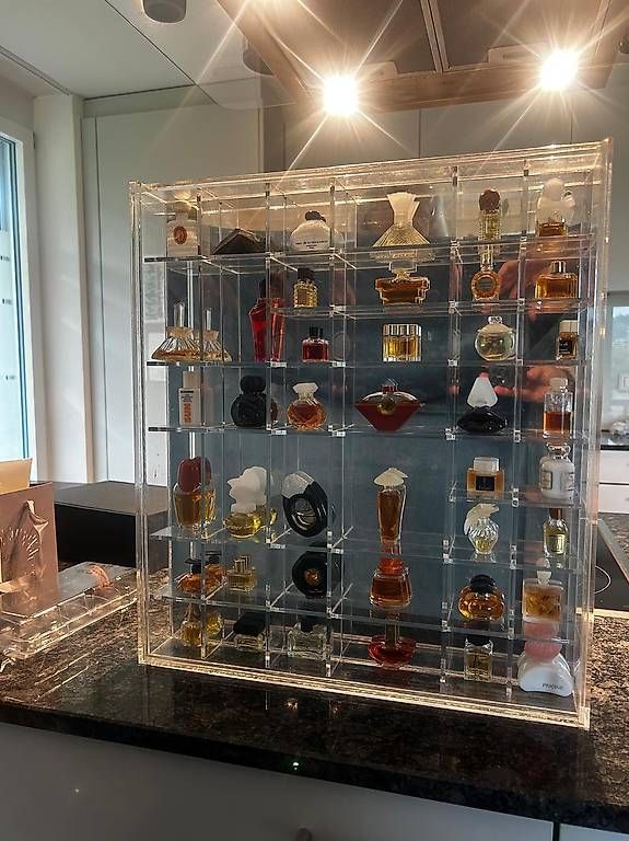 Flaconi: Exklusive Mini-Parfumsammlung  43 Flakons – Usato da Holzhäusern ZG venduto da Suki0308 1