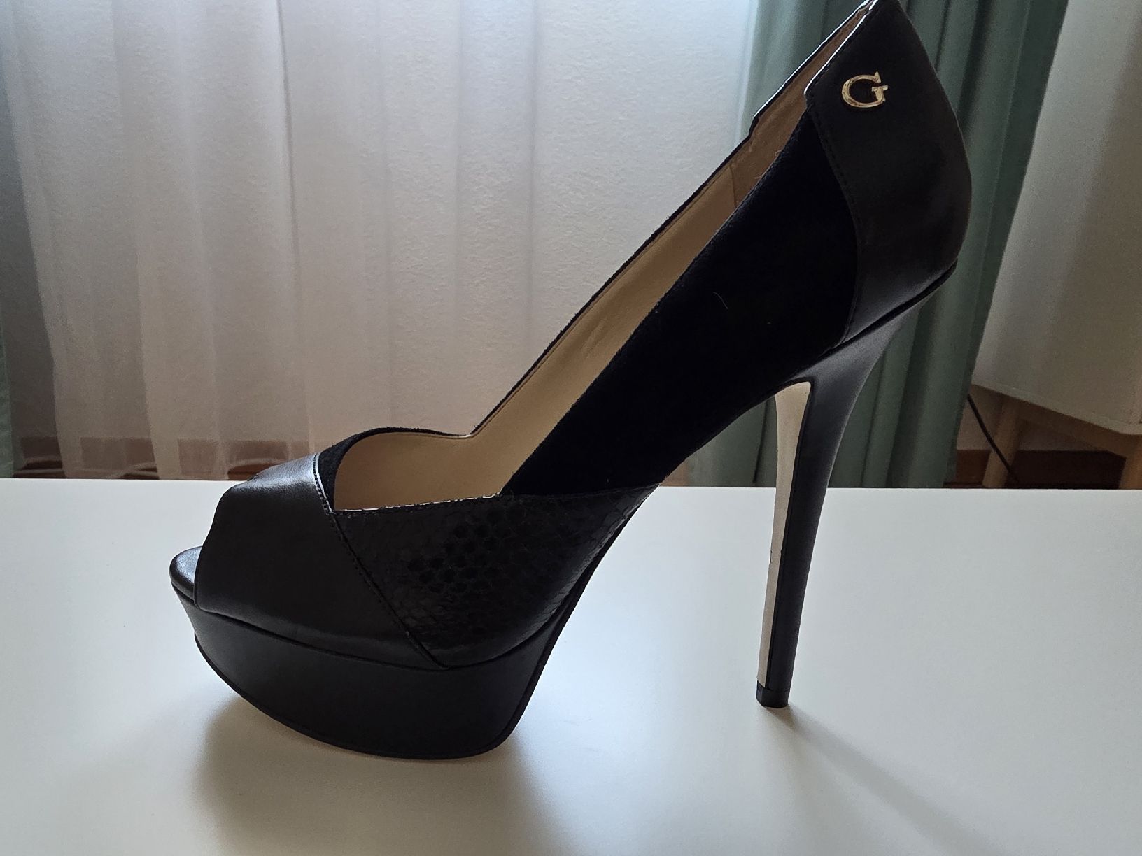 Guess Scarpe da donna: Guess Peep Toe Pumps black size 38 – Usato da Brüttisellen venduto da par_8zbj