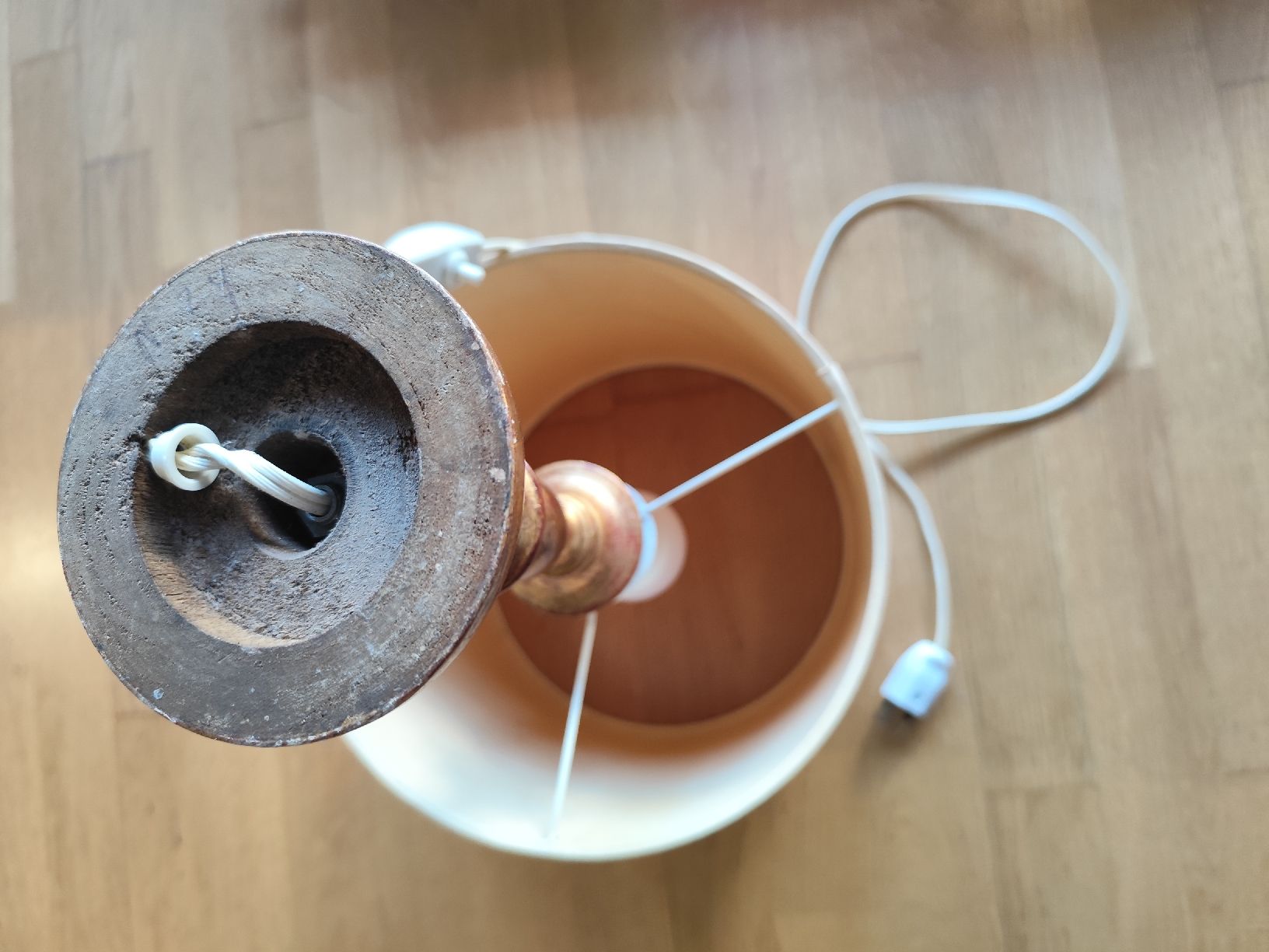 Lampen: Table Lamp Gold Base Cream Shade – Gebraucht aus Zürich von chu_dn2x 2