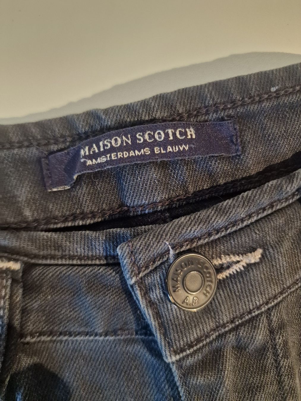 Maison Scotch Jeans: Neue Maison Scotch Jeans Shorts, Gr. 27 – Neu (gemäss Beschreibung) aus St. Margrethen SG von Goldig 1