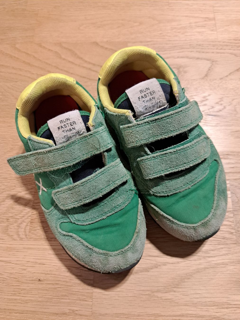 Scarpe per ragazzi: Coole Kinderschuhe Grösse 28 Sun68 – Usato da Bergdietikon venduto da Staphylococcus
