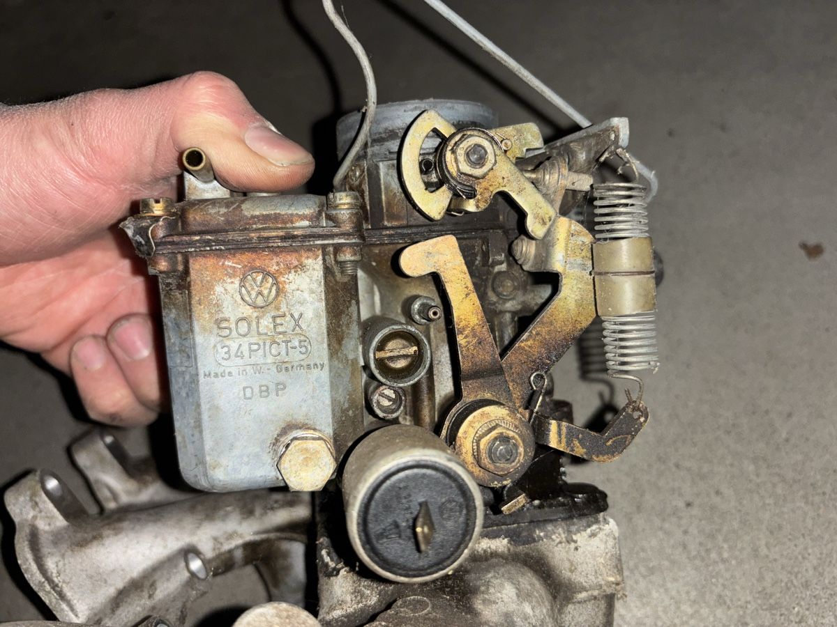 Volkswagen Tutti pezzi di ricambio auto: Vergaser mit Ansaugbrücke – Usato da Niederhasli venduto da KostaTsakiris 1