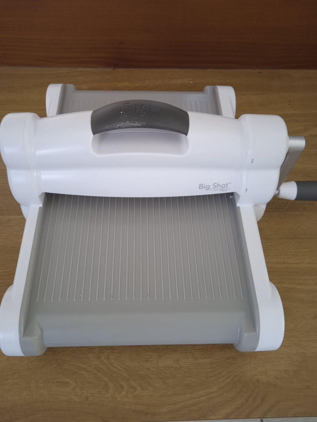 Sizzix Bastelsets: Big Shot-Plus Maschine mit Haube – Gebraucht aus Rothrist von MaSa82