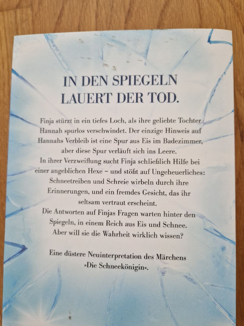 Libri: Buch - "Hinter den Spiegeln so kalt" (Märchen Adaption) – Nuovo (secondo la descrizione) da Fislisbach venduto da mgr_yy8b 1