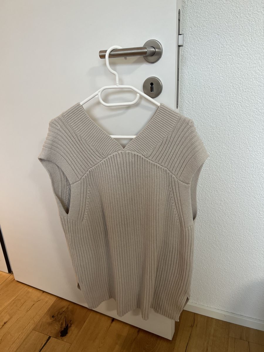 H&M Gilet & Giacche senza maniche: Stylische Strickweste beige Grösse M – Usato da Feldbrunnen venduto da soon-nam 2