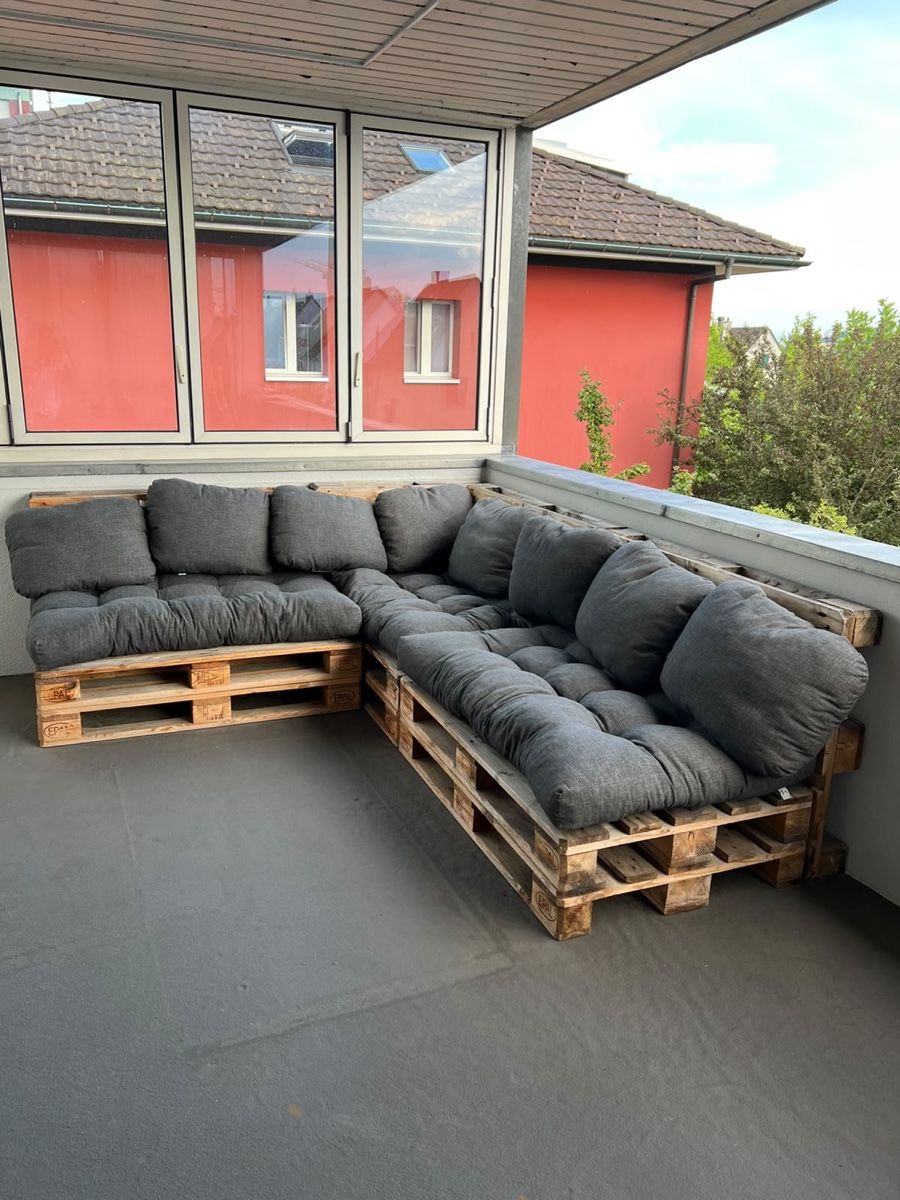 Sofas: Paletten Lounge mit Polster – D'occasion à Solothurn par Rouben