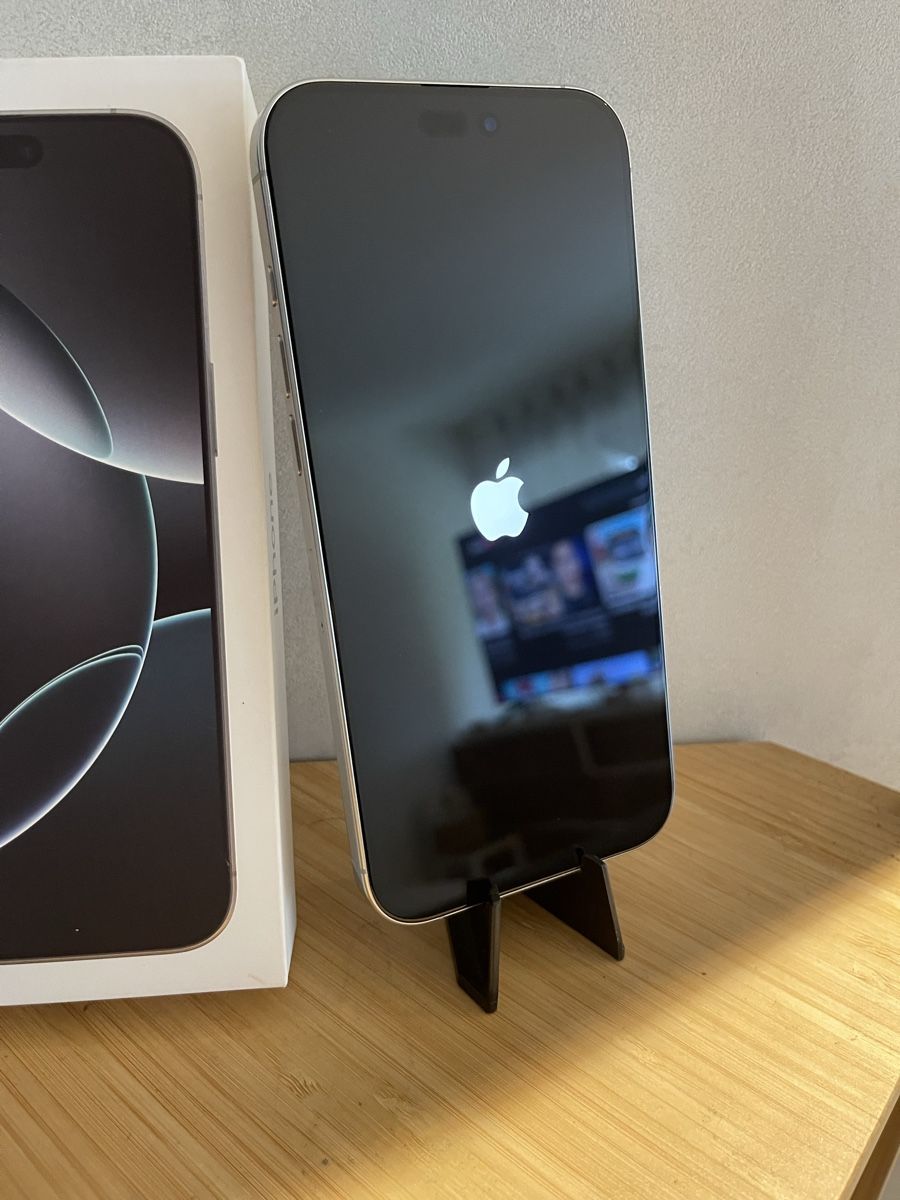 Apple Handys / Smartphones: IPhone 16 pro Max 256gb Akku 100% – Gebraucht aus Biel/Bienne von Pro.max 3