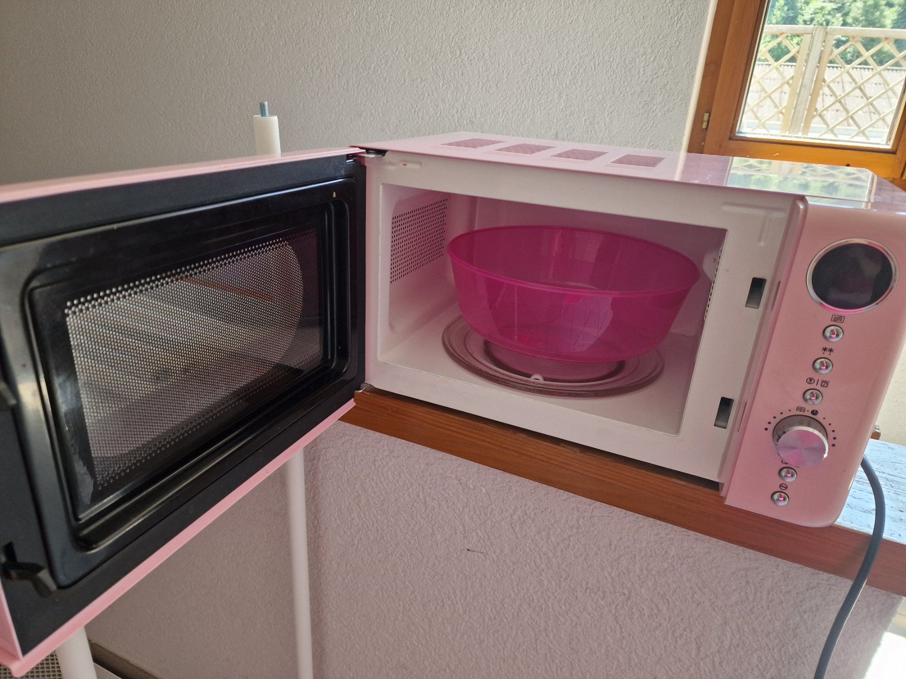 SilverCrest Appareils de cuisine: Mikrowelle pink – D'occasion à Uerkheim par Lissy176 1