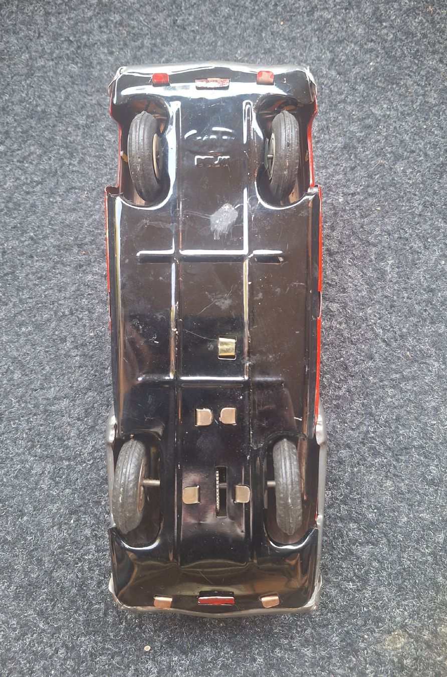 Modellini d'auto: ANTIKES BLECHAUTO MODELL 1:18 – Usato da Niederwangen BE venduto da pfiff02 4
