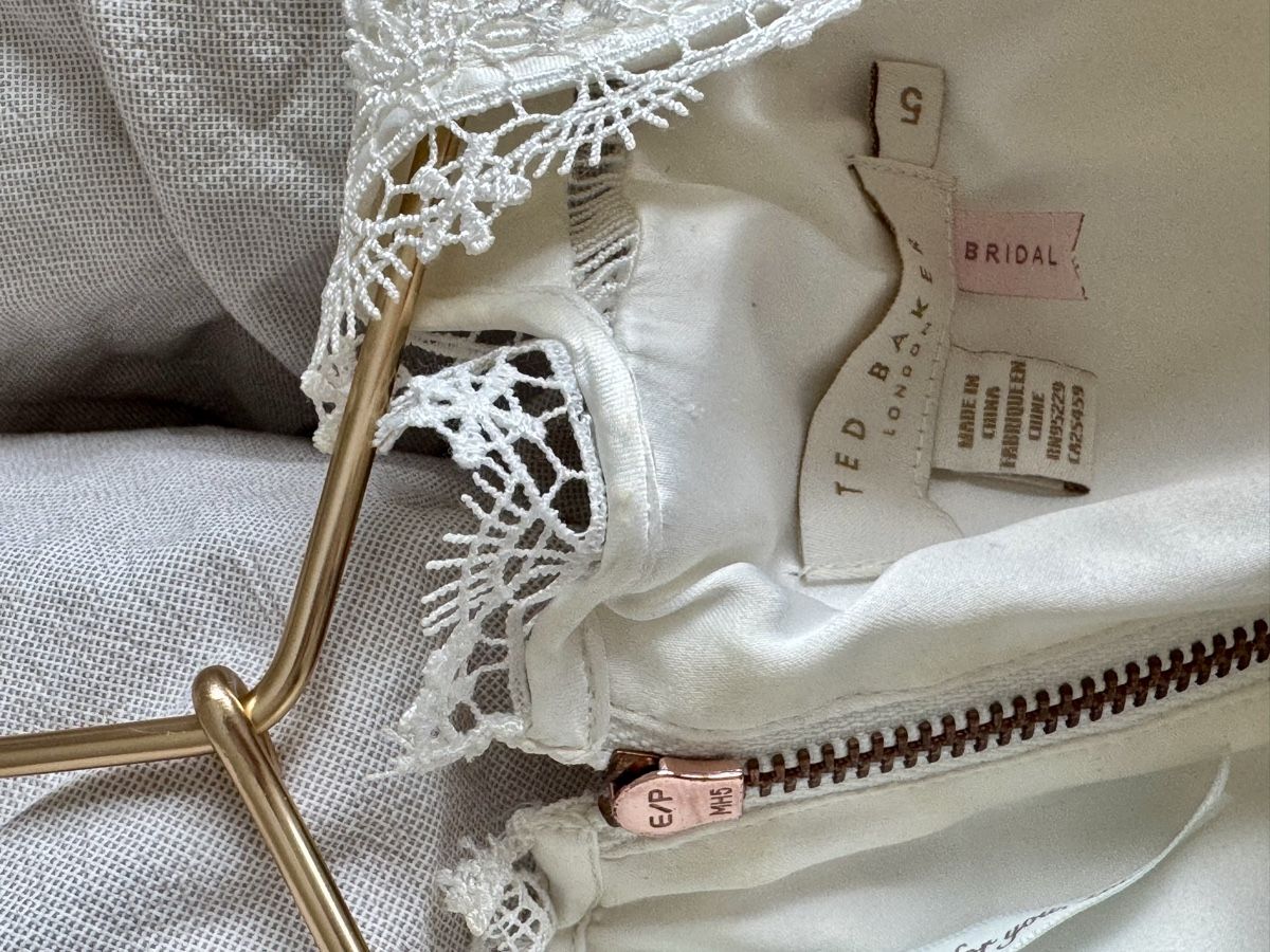 Ted Baker Robes: Wunderschönes Kleid von Ted Baker – D'occasion à Arni AG par goforluxery 4