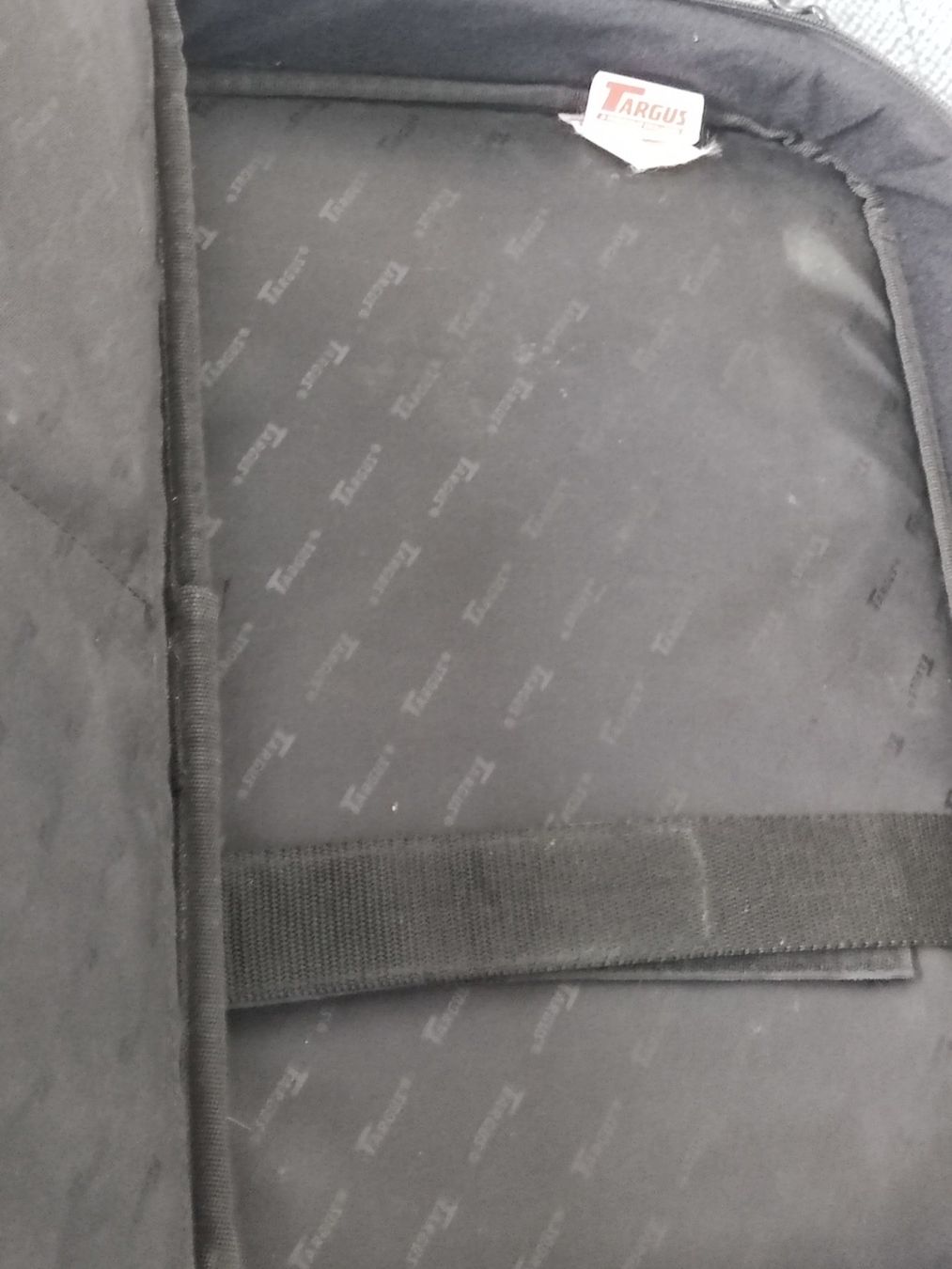 Targus Borse: Targus Notebooktasche mit Seitenfächern ca. 39x29cm – Usato da Zuchwil venduto da DaniSZu 1