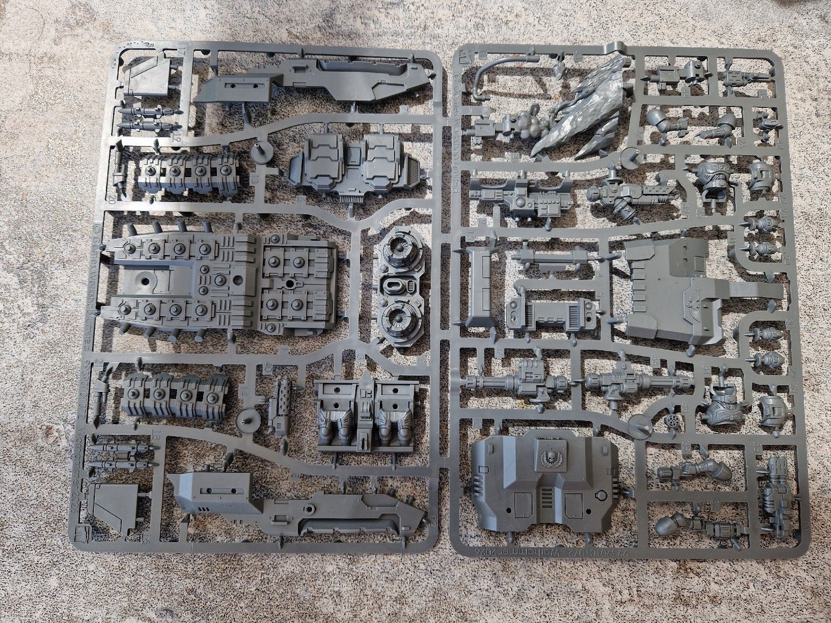 Kit di modellismo & Modellini statici: Warhammer 40k Armageddon - Space Marines hälfte – Nuovo (secondo la descrizione) da Burgistein venduto da Valmar 2