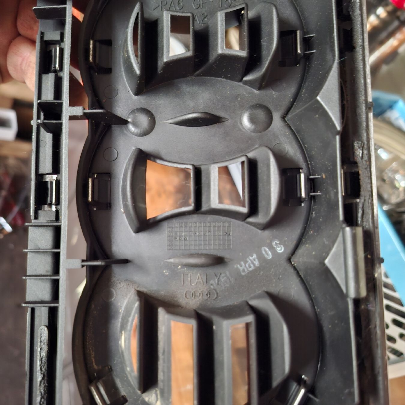 Audi Tutti pezzi di ricambio auto: Audi A4 B5 Kühlergrill OEM – Usato da Teufenthal AG venduto da Leslie_marc1 2