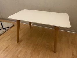 Beistelltisch weiss mit Holzbeinen in gutem Zustand