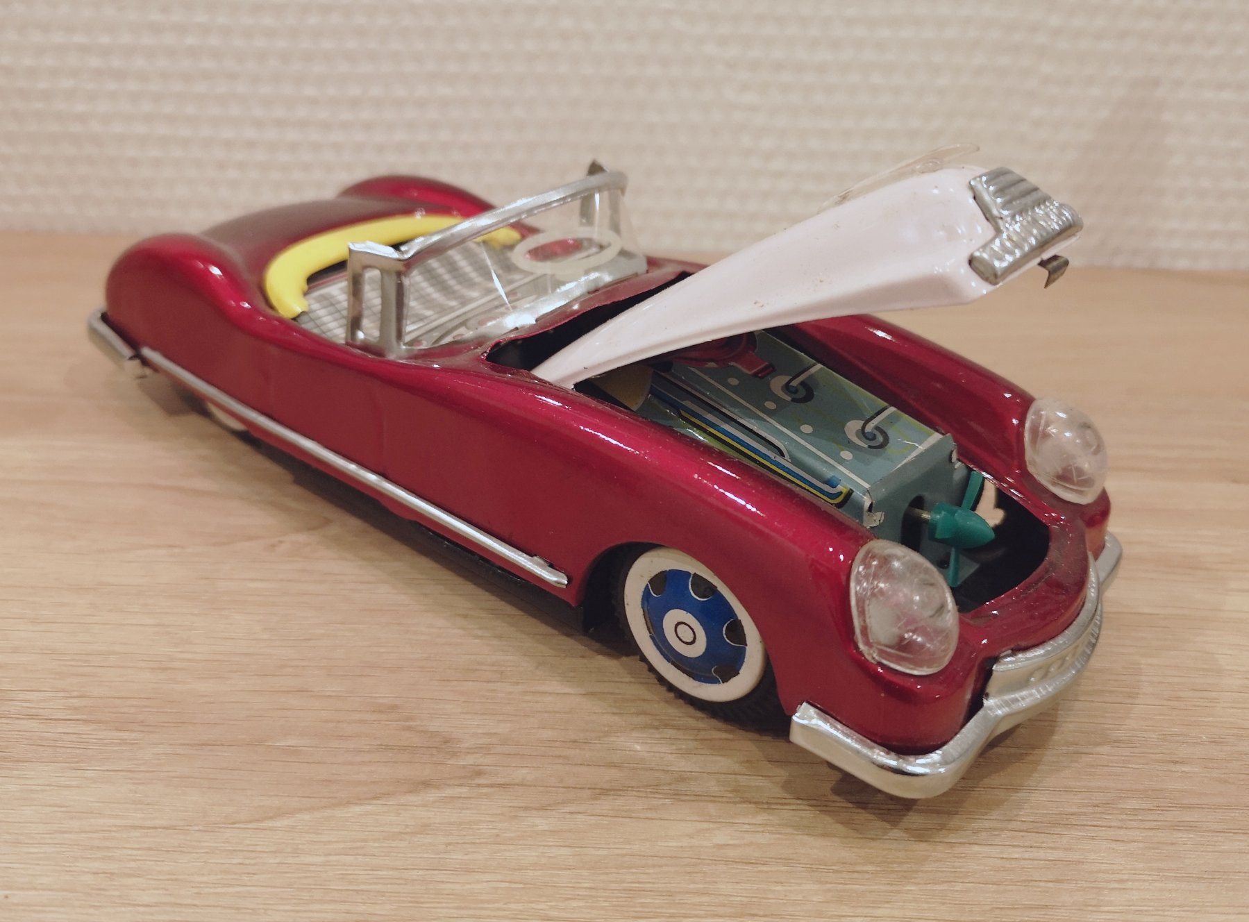 Modellini d'auto: altes Blechauto mit originaler Verpackung – Nuovo e nell'imballaggio originale da Niederbipp venduto da kevintifu20 1